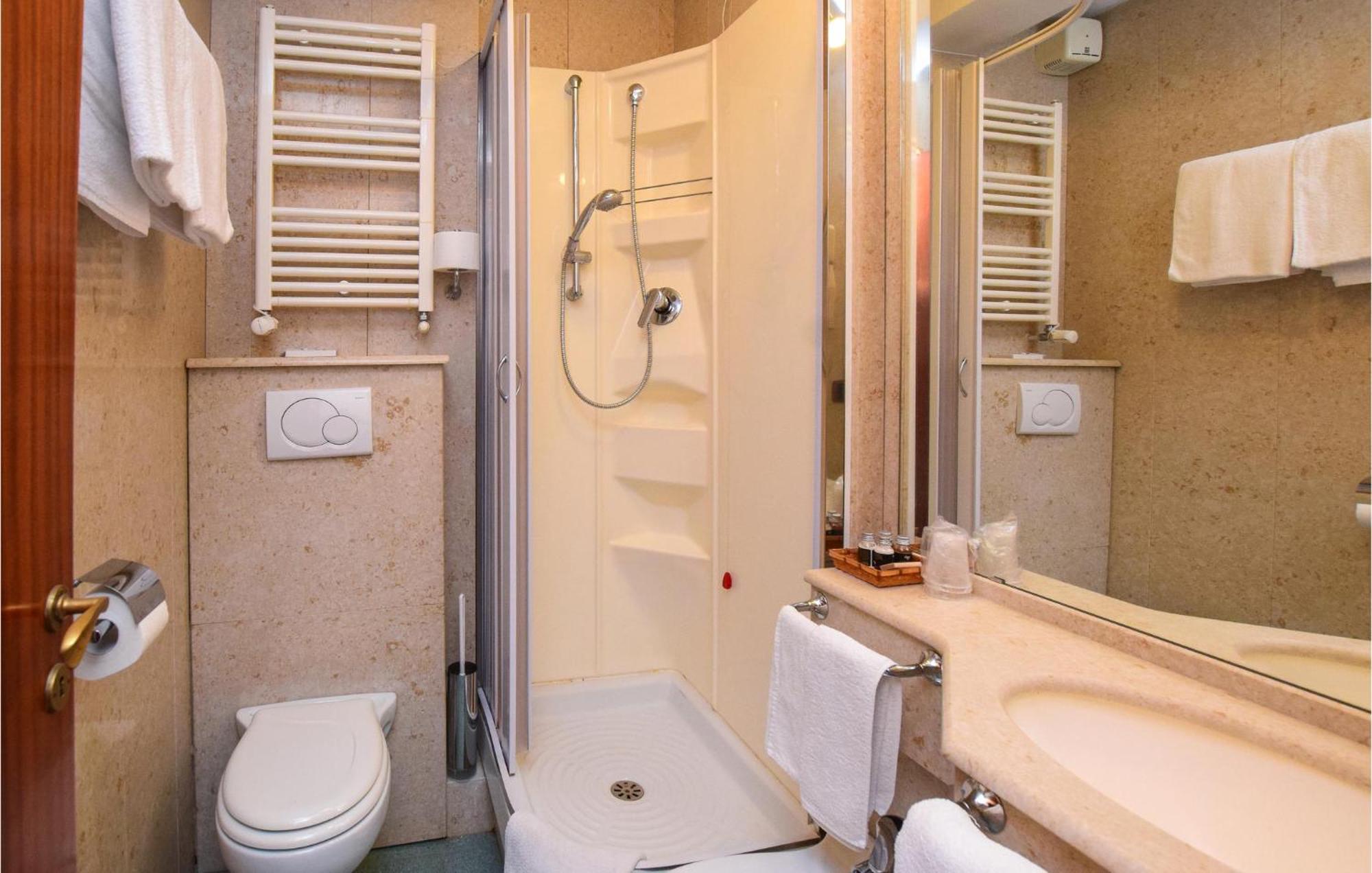 Stunning Apartment In Valtournanche With Kitchen Valtournenche Luaran gambar