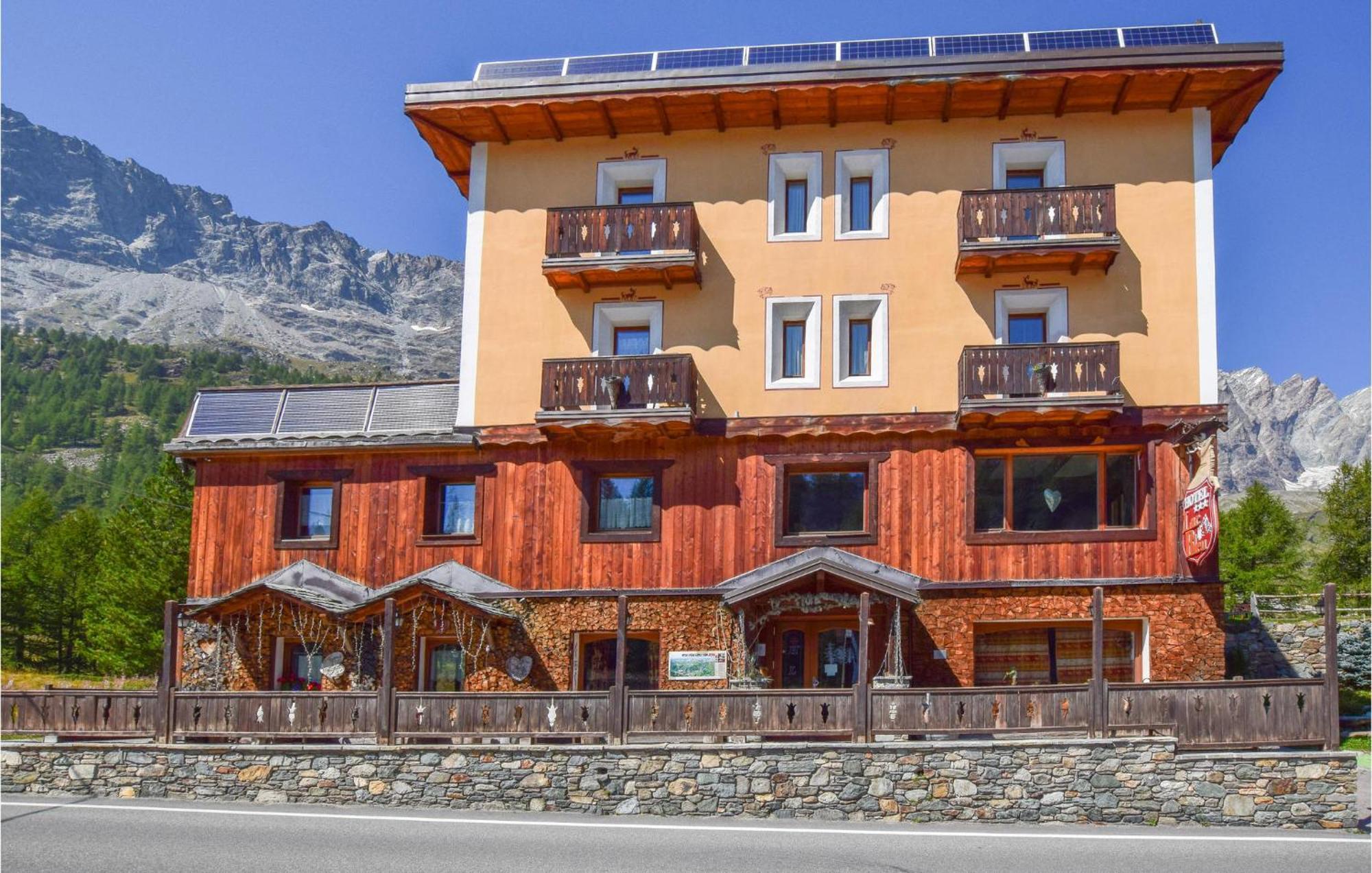 Stunning Apartment In Valtournanche With Kitchen Valtournenche Luaran gambar