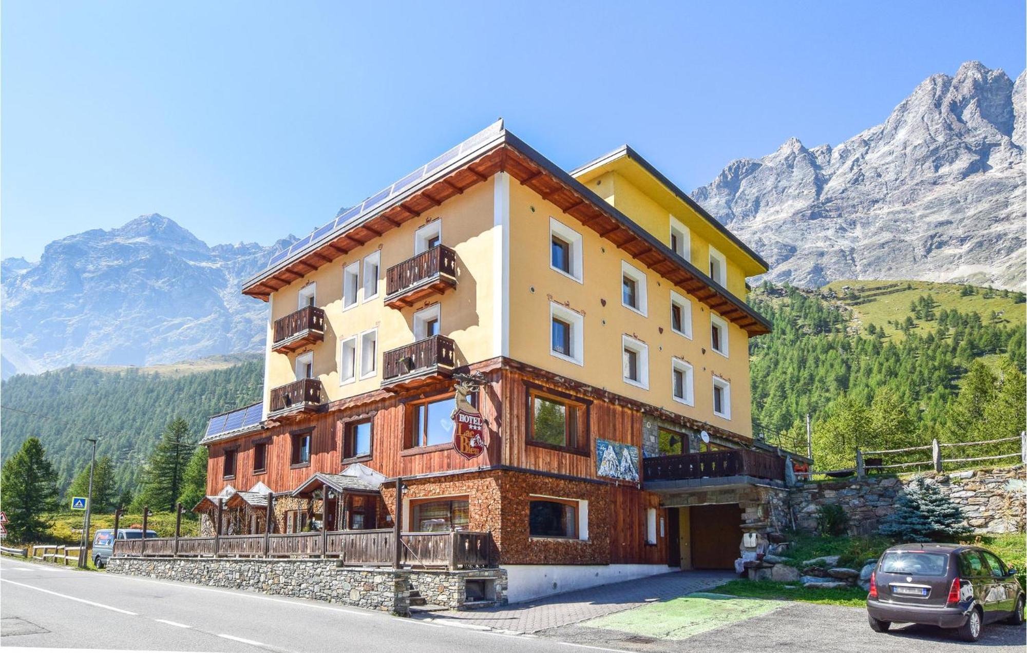 Stunning Apartment In Valtournanche With Kitchen Valtournenche Luaran gambar
